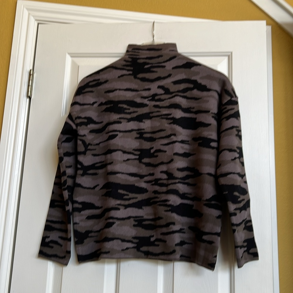 Tahari sweater NWT